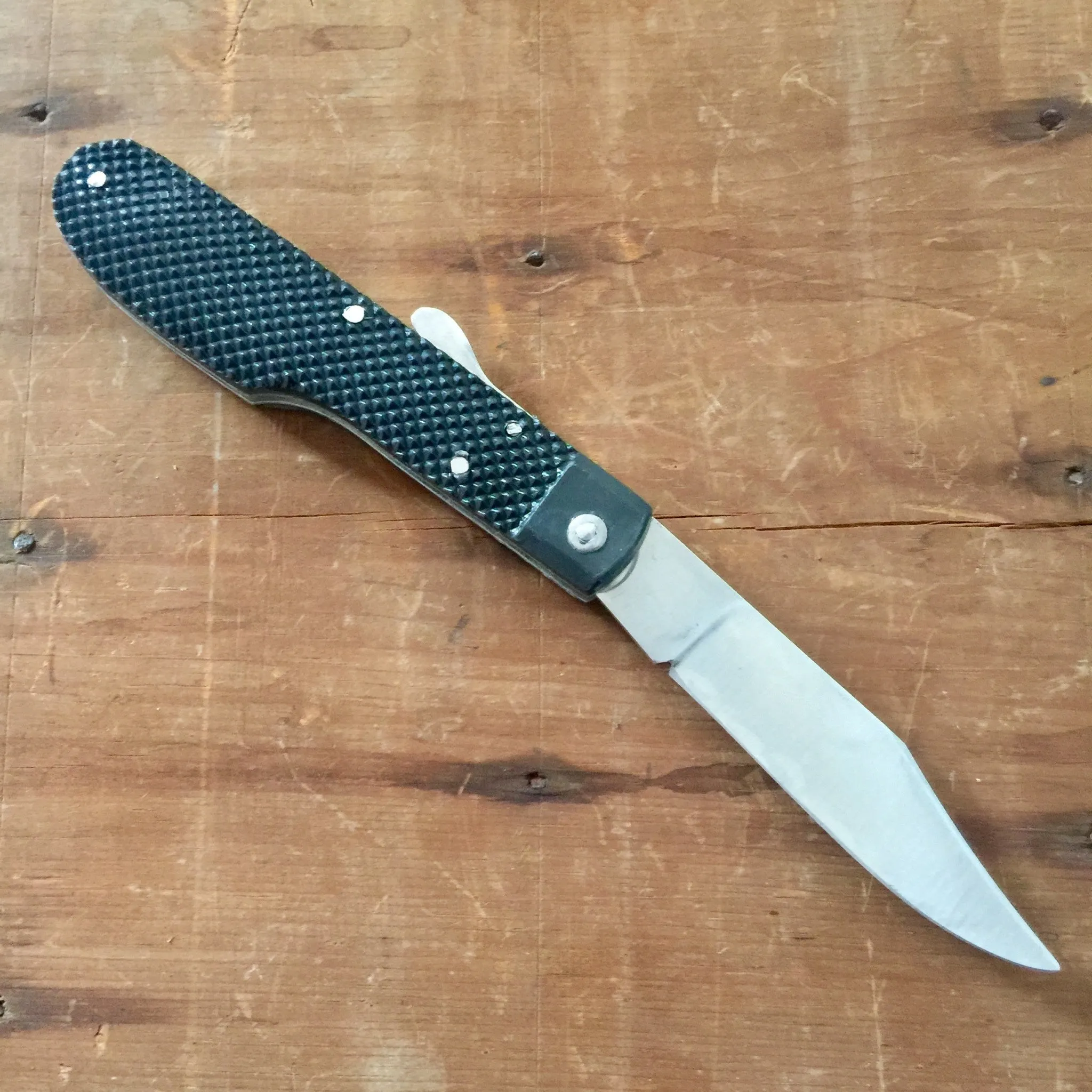 A Wright & Son Sheffield WW2 Issue Pattern 4 5/8" Clip Point Carbon Lockback Black Composite Handle