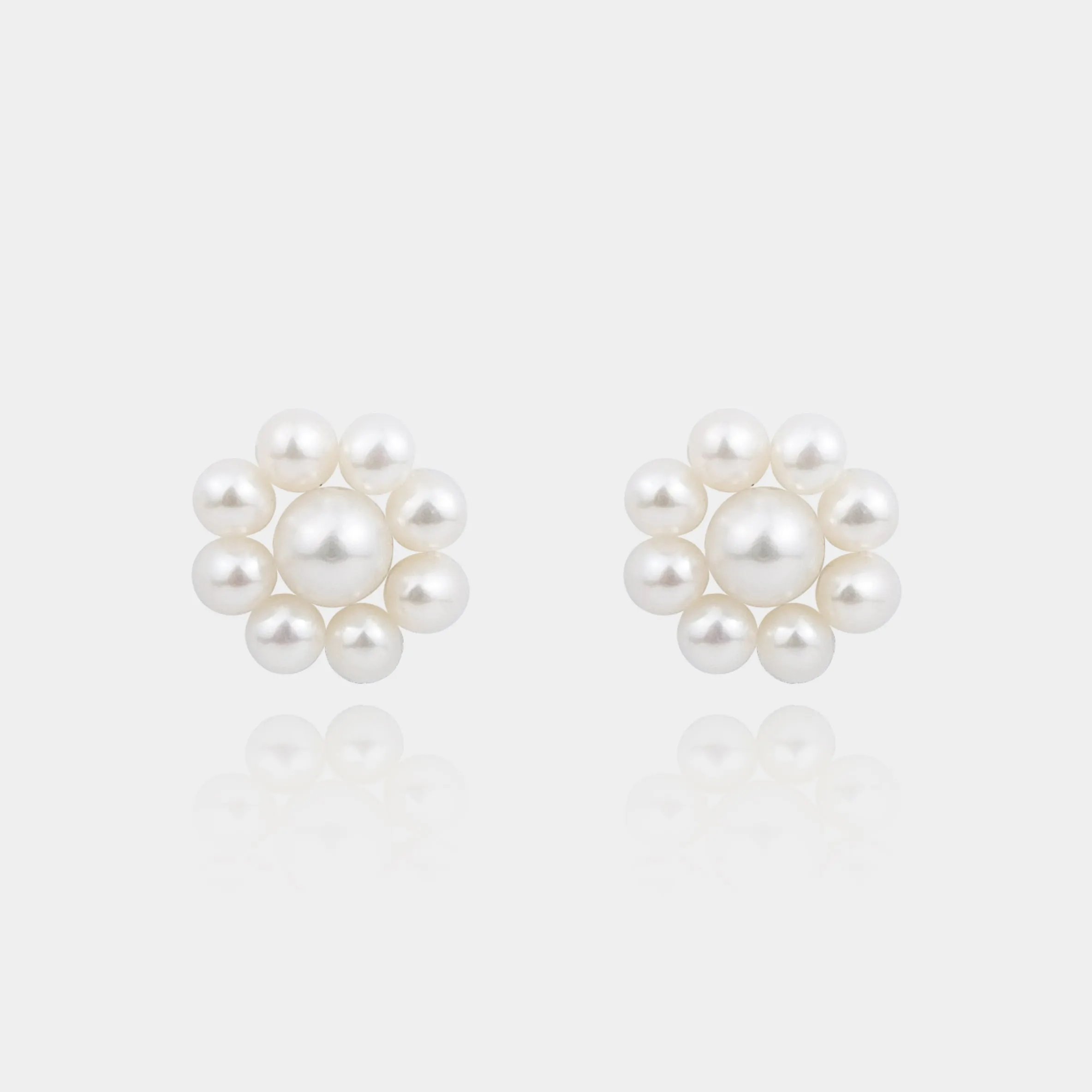 FLOWERY PEARL STUDS
